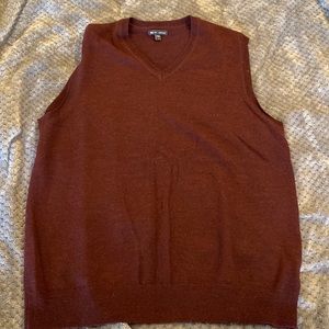 GC Gap burgundy merino wool Vneck mens szL sweater vest